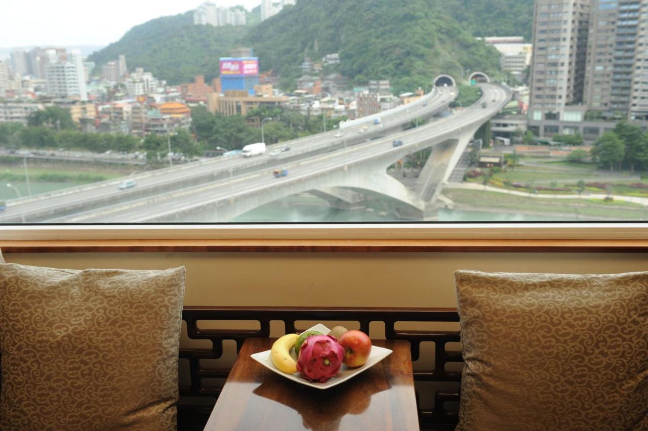 Beautiful Hotel Taipei Синдиан-Сити Экстерьер фото